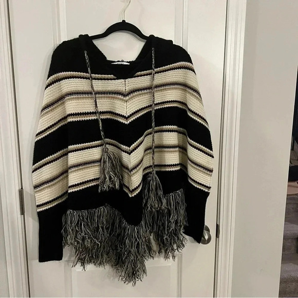 Dreamers Sweaters - Dreames Women’s hooded poncho medium large